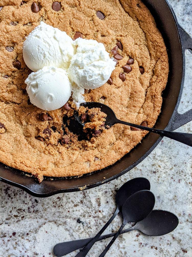 gluten-free game day recipe dessert: chocolate chip cookie skillet